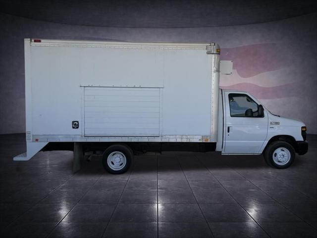 2013 Ford E-450 Cutaway Base