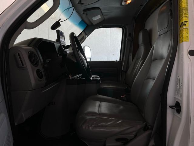 2013 Ford E-450 Cutaway Base