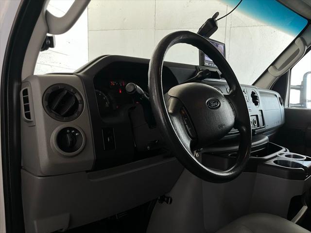 2013 Ford E-450 Cutaway Base