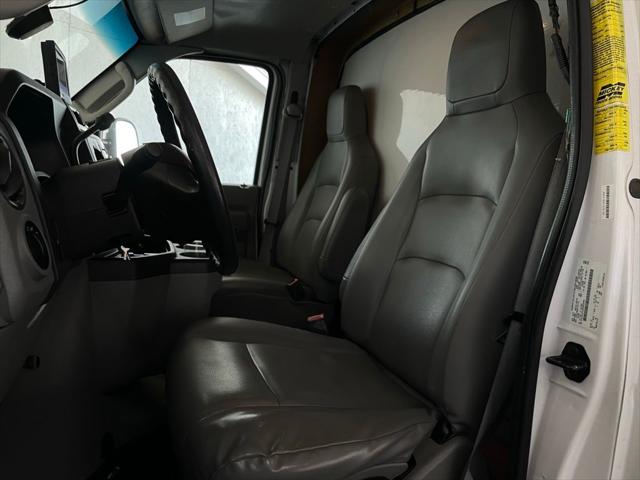 2013 Ford E-450 Cutaway Base