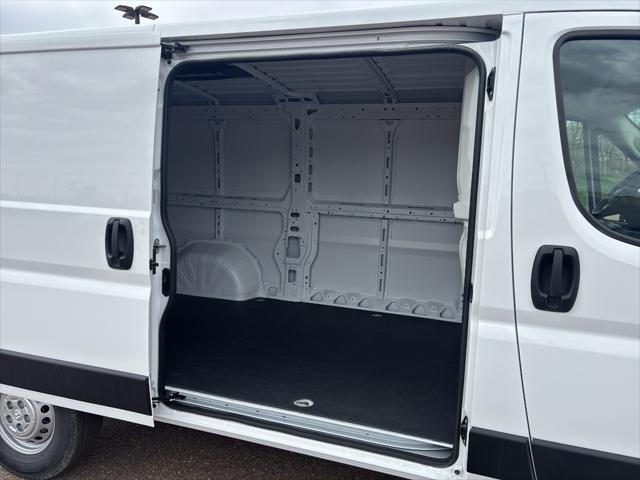 2026 Ram ProMaster Cargo Van Tradesman Low Roof 136" WB w/Pass Seat