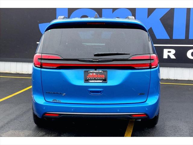 2026 Chrysler Pacifica Select AWD