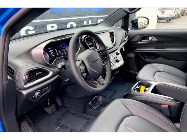 2026 Chrysler Pacifica Select AWD
