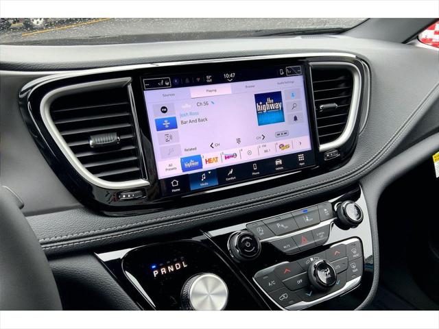 2026 Chrysler Pacifica Select AWD