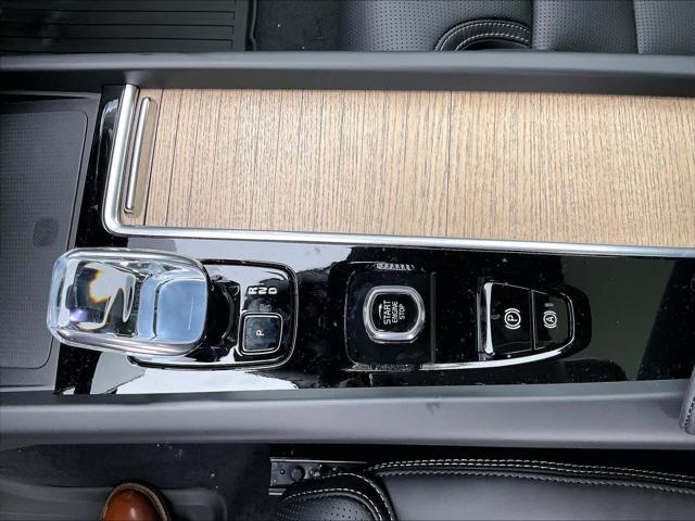 2026 Volvo XC60 Plug-In Hybrid Ultra, T8 AWD Electric/Gasoline, Dark