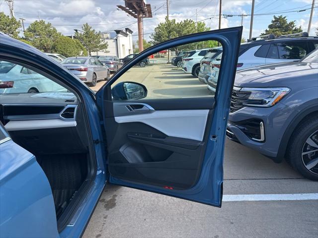 2026 Volkswagen Taos SE
