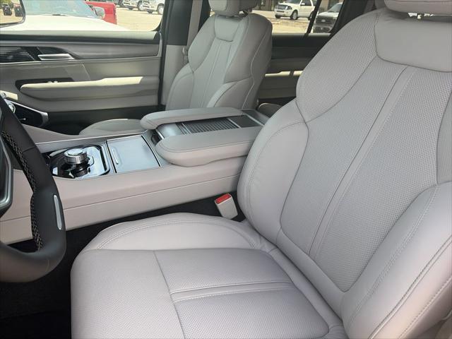 2026 Jeep Grand Wagoneer 4x2