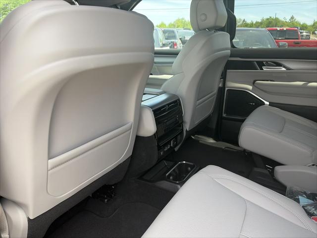 2026 Jeep Grand Wagoneer 4x2