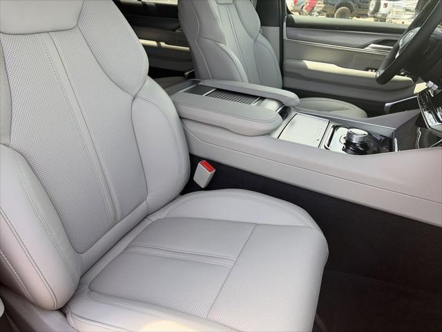 2026 Jeep Grand Wagoneer 4x2