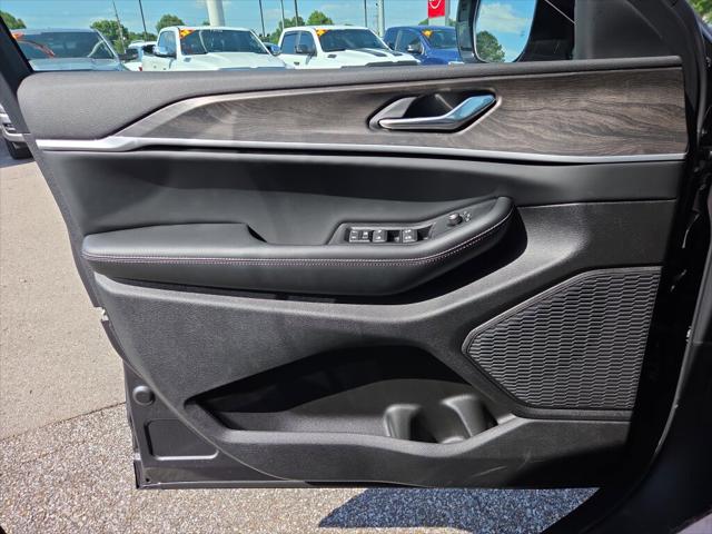 2026 Jeep Grand Cherokee Altitude 4x2