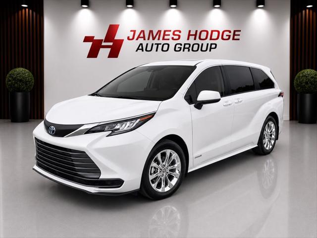 2021 Toyota Sienna LE 8-Passenger Hybrid FWD's photo