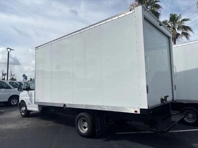 2025 Chevrolet Express Cutaway 4500 Van