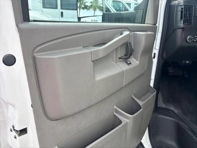 2025 Chevrolet Express Cutaway 4500 Van