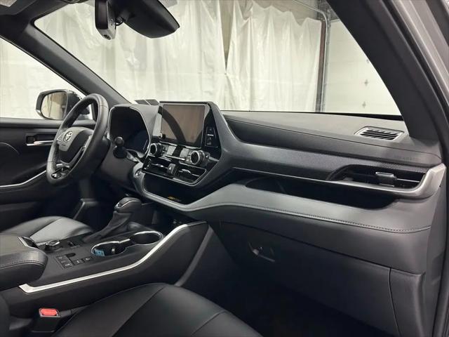 2025 Toyota Highlander XSE