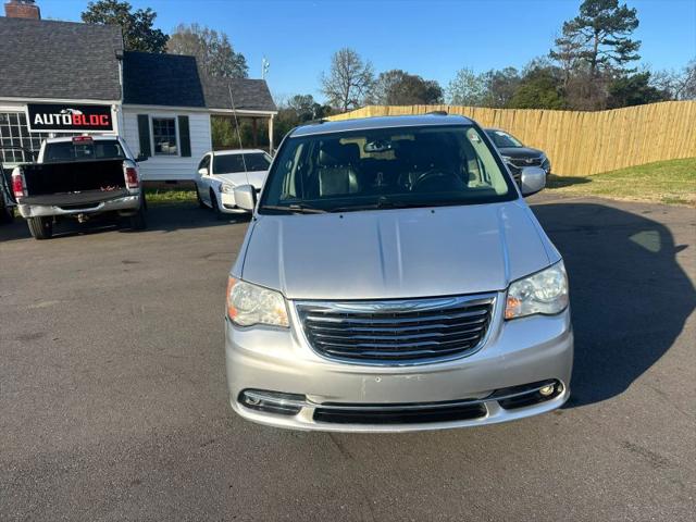 2012 Chrysler Town & Country Touring