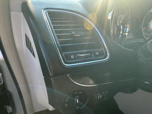 2012 Chrysler Town & Country Touring