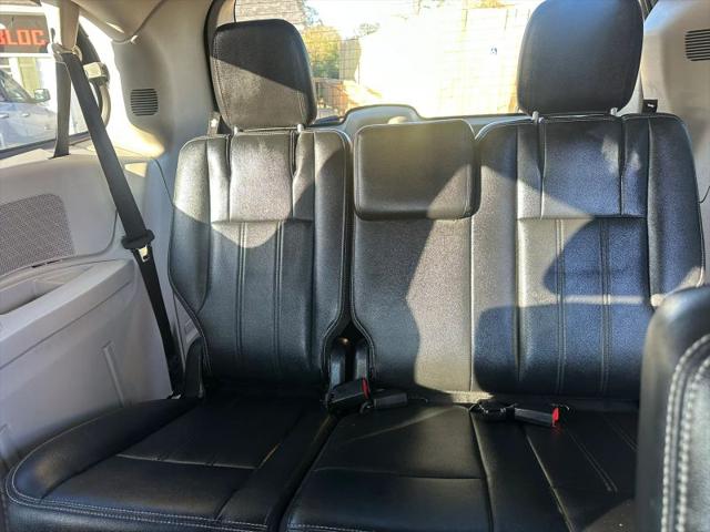 2012 Chrysler Town & Country Touring