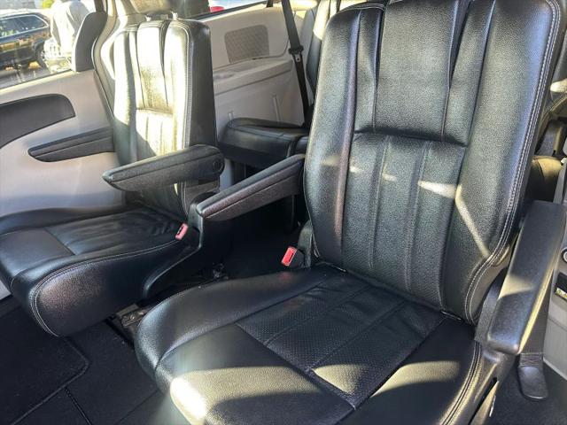 2012 Chrysler Town & Country Touring