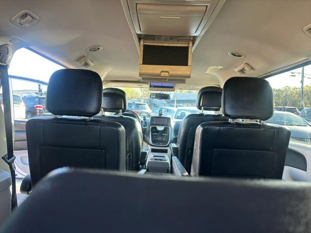 2012 Chrysler Town & Country Touring