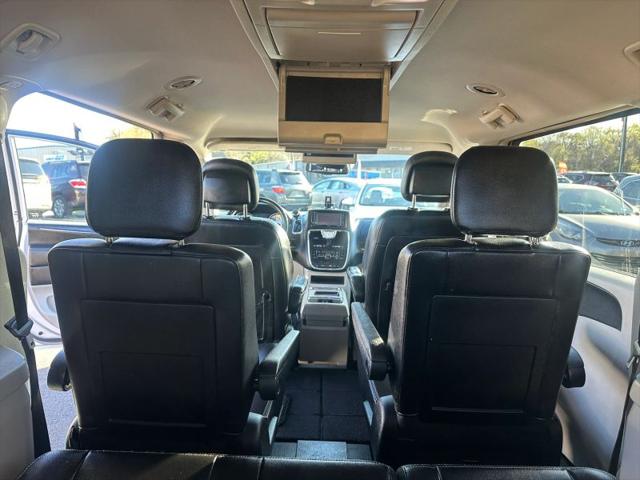 2012 Chrysler Town & Country Touring
