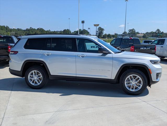 2026 Jeep Grand Cherokee Laredo 4x2