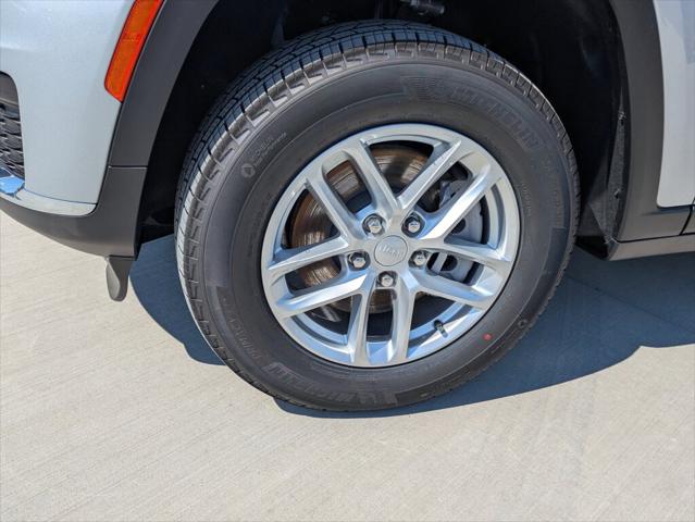 2026 Jeep Grand Cherokee Laredo 4x2