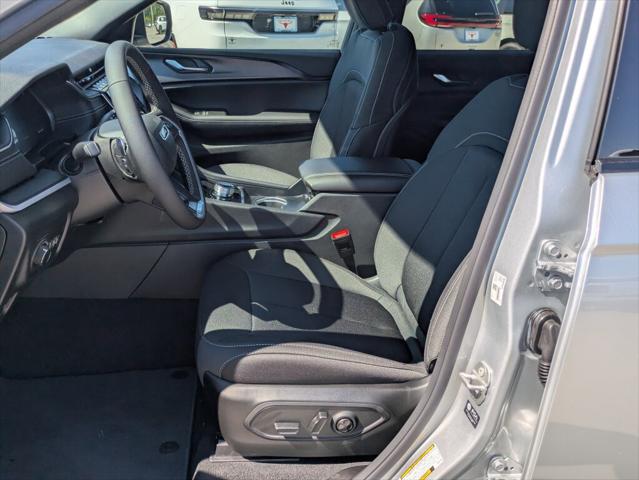 2026 Jeep Grand Cherokee Laredo 4x2