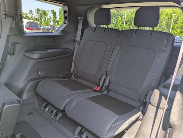 2026 Jeep Grand Cherokee Laredo 4x2