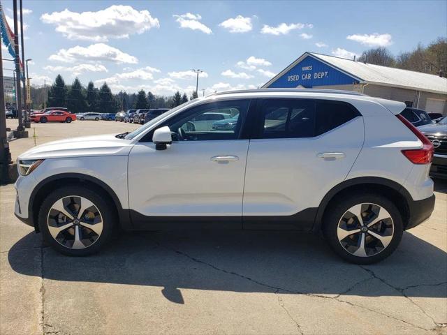 2024 Volvo XC40 B5 Plus Bright Theme
