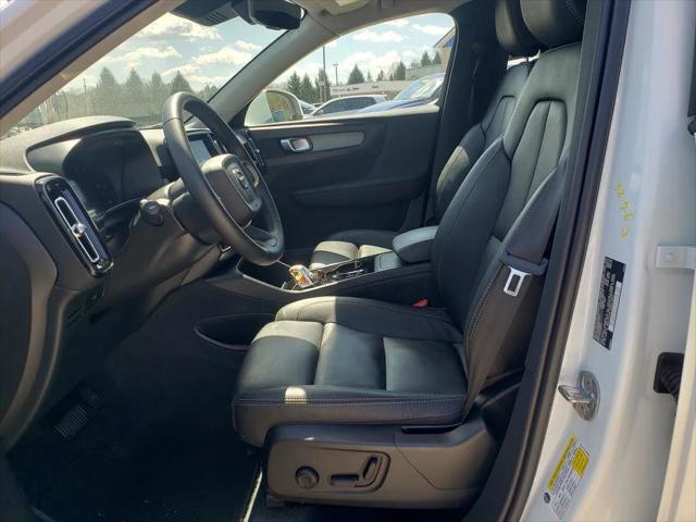 2024 Volvo XC40 B5 Plus Bright Theme