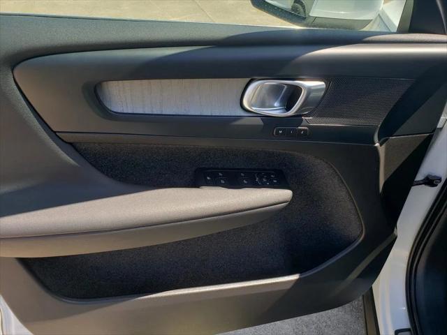 2024 Volvo XC40 B5 Plus Bright Theme