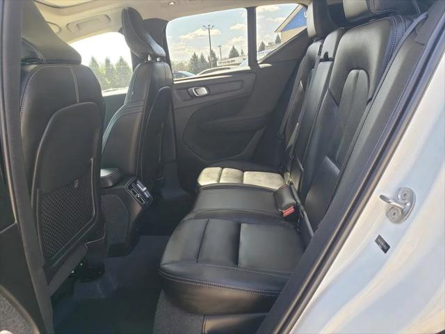 2024 Volvo XC40 B5 Plus Bright Theme