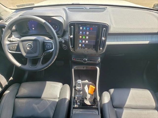 2024 Volvo XC40 B5 Plus Bright Theme