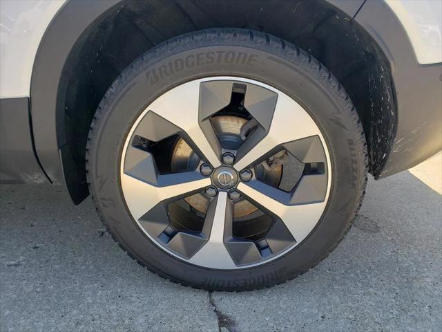 2024 Volvo XC40 B5 Plus Bright Theme