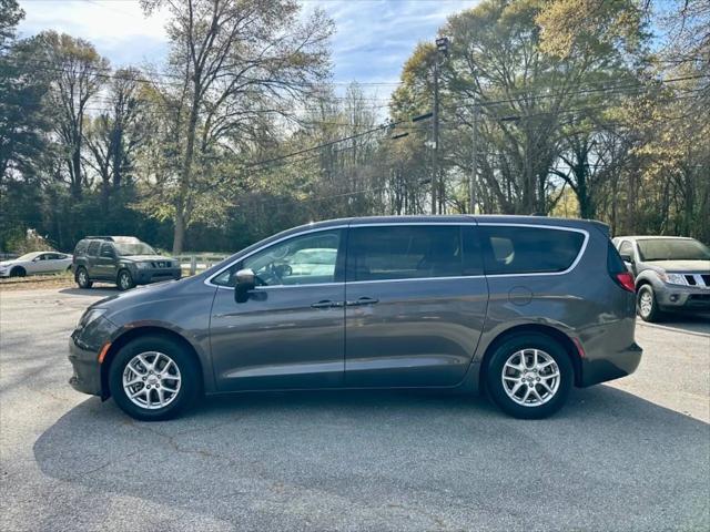 2022 Chrysler Voyager LX