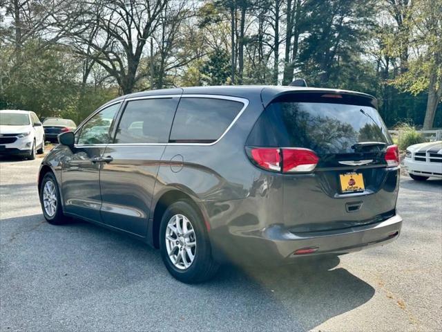 2022 Chrysler Voyager LX