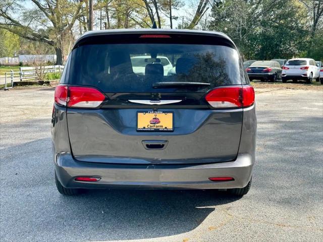 2022 Chrysler Voyager LX