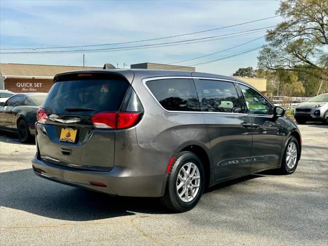 2022 Chrysler Voyager LX