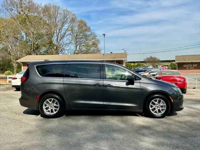 2022 Chrysler Voyager LX