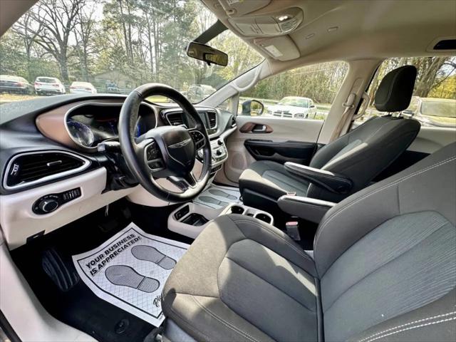 2022 Chrysler Voyager LX