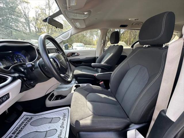 2022 Chrysler Voyager LX