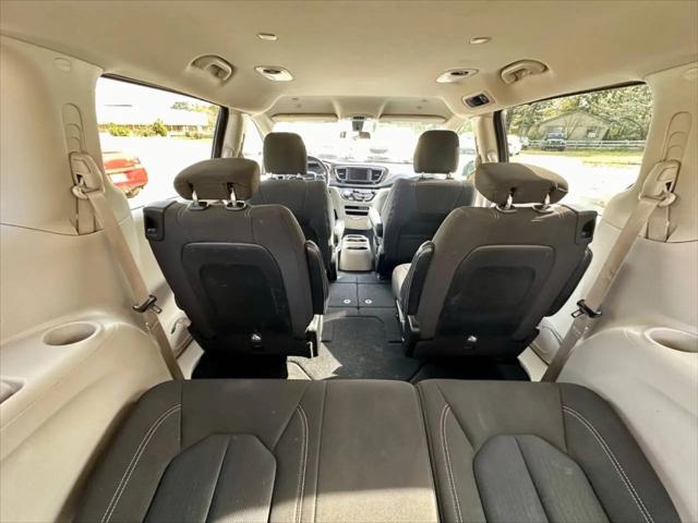 2022 Chrysler Voyager LX