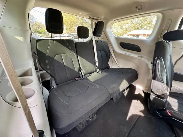 2022 Chrysler Voyager LX