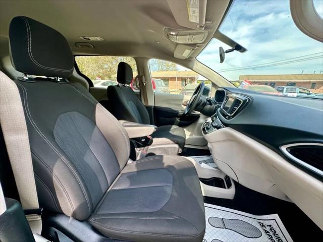 2022 Chrysler Voyager LX