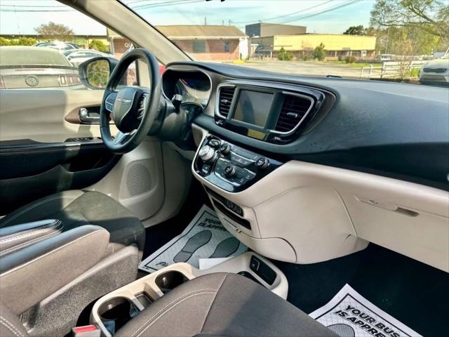 2022 Chrysler Voyager LX