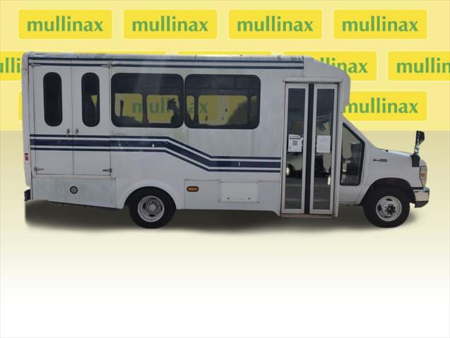 2015 Ford E-450 Cutaway Base