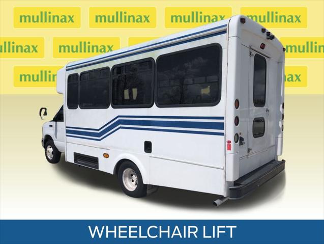 2015 Ford E-450 Cutaway Base