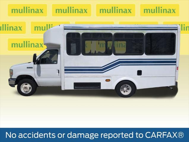 2015 Ford E-450 Cutaway Base