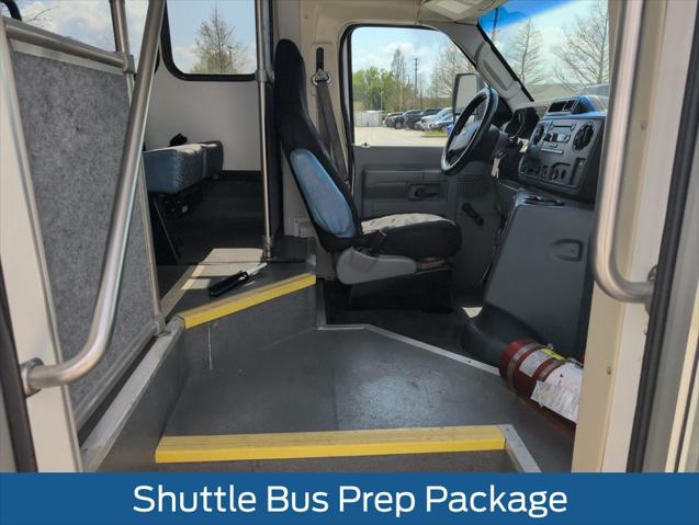 2015 Ford E-450 Cutaway Base
