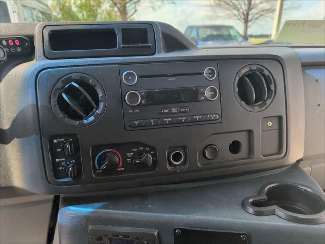 2015 Ford E-450 Cutaway Base